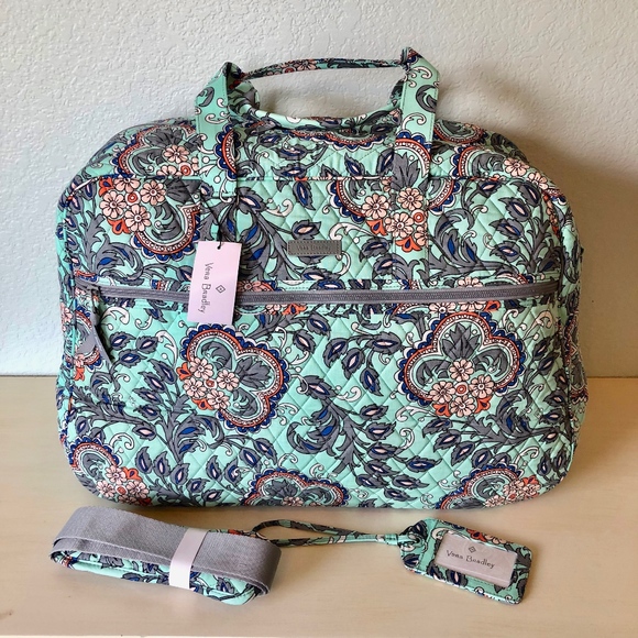 Vera Bradley Handbags - NWT Vera Bradley Grand Traveler & Luggage Tag